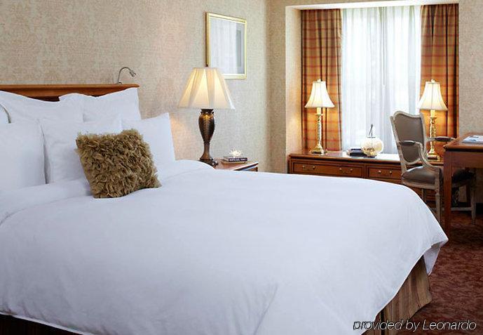 The Del Monte Lodge Renaissance Rochester Hotel & Spa Exteriör bild